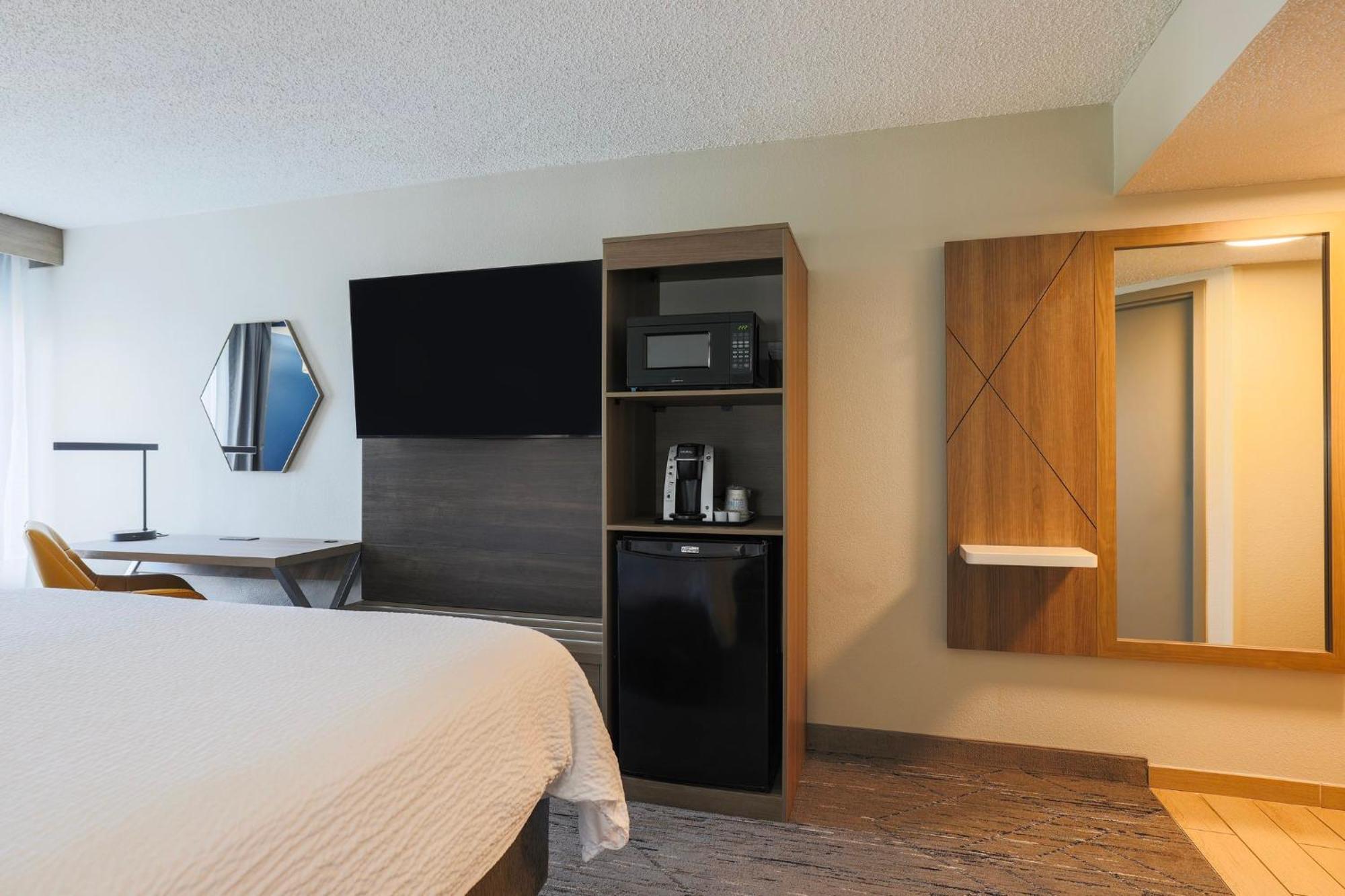 Holiday Inn Express Burlington By Ihg Exterior foto