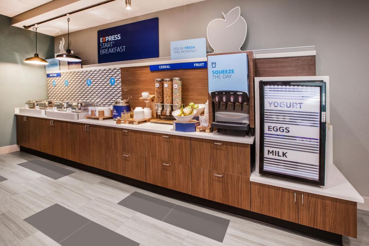 Holiday Inn Express Burlington By Ihg Exterior foto